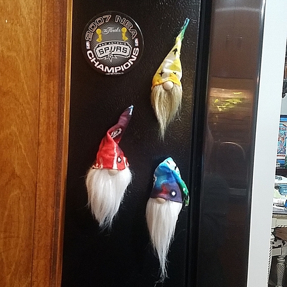 Awesome Magnetic Gnome Decorations - Picture 6 of 9